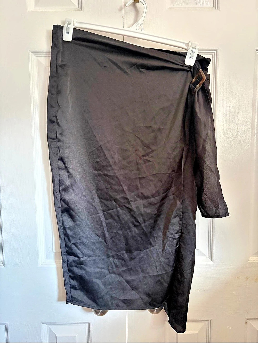 PrettyLittleThing Black Satin Wrap Midi Skirt with Tortoise Belt – US 12